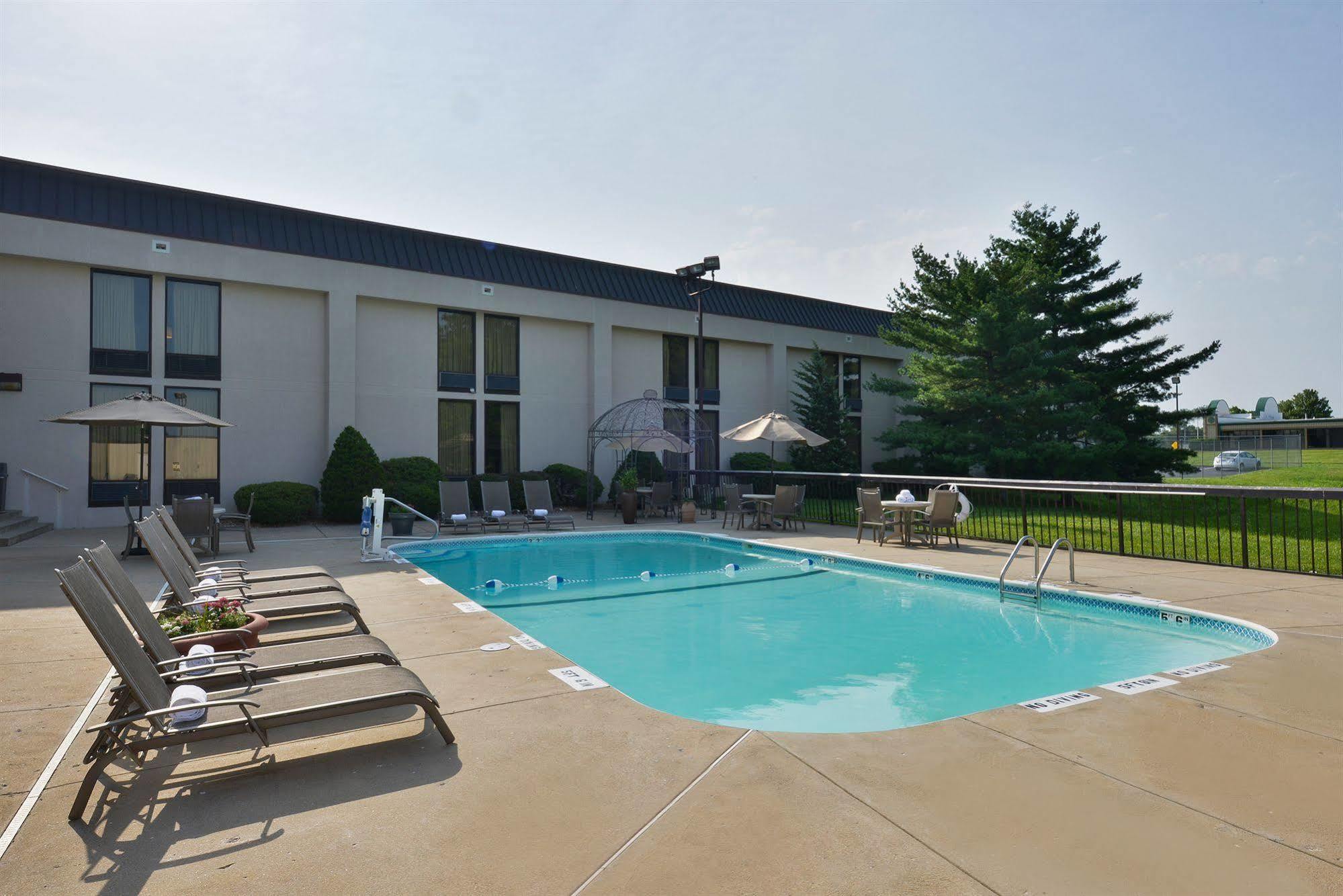 Greenstay Hotel & Suites Central Springfield Exterior photo