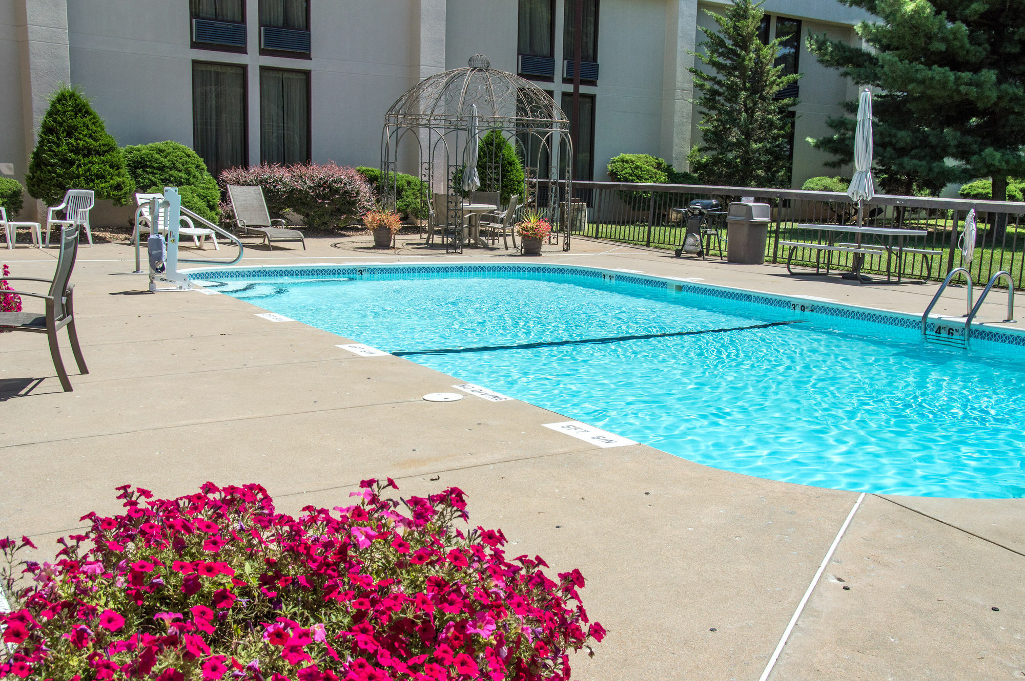 Greenstay Hotel & Suites Central Springfield Exterior photo